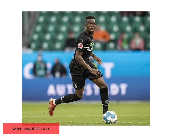 塞维新帅莫派遭弃用冬窗唯一新援引发争议新政初显