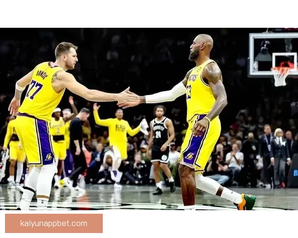 湖人横扫骑士迎四连胜 东契奇复出豪取42分哈登贡献17分