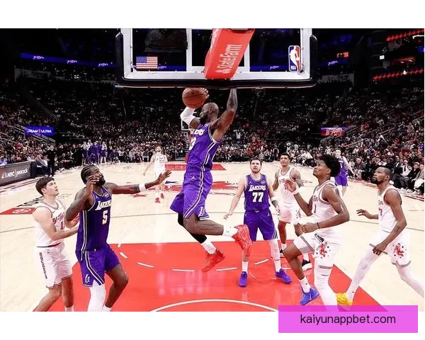 詹姆斯48战77记扣篮再创纪录高效成球队第三进攻核心