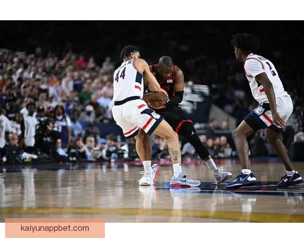 康涅狄格击败伊利诺伊晋级NCAA决赛 里德双十+马林斯贡献15分续写辉煌