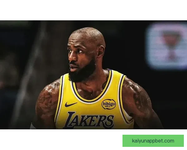 湖人硬碰联盟第一詹姆斯神情凝重东契奇轻松应战富保罗发声力挺老詹澄清质疑