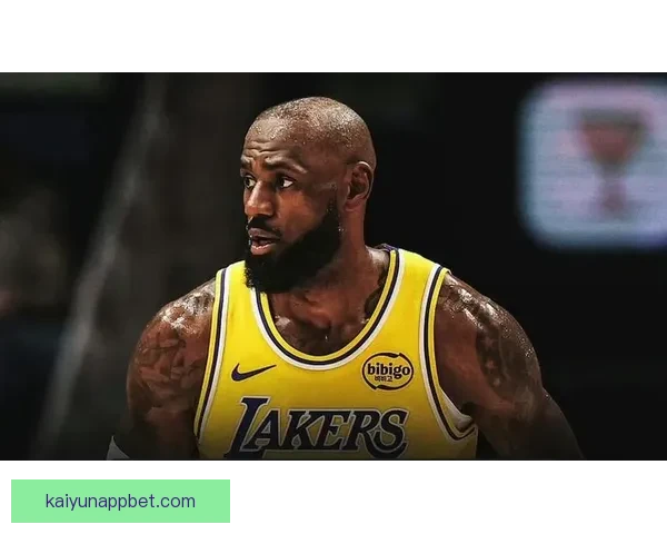 湖人硬碰联盟第一詹姆斯神情凝重东契奇轻松应战富保罗发声力挺老詹澄清质疑